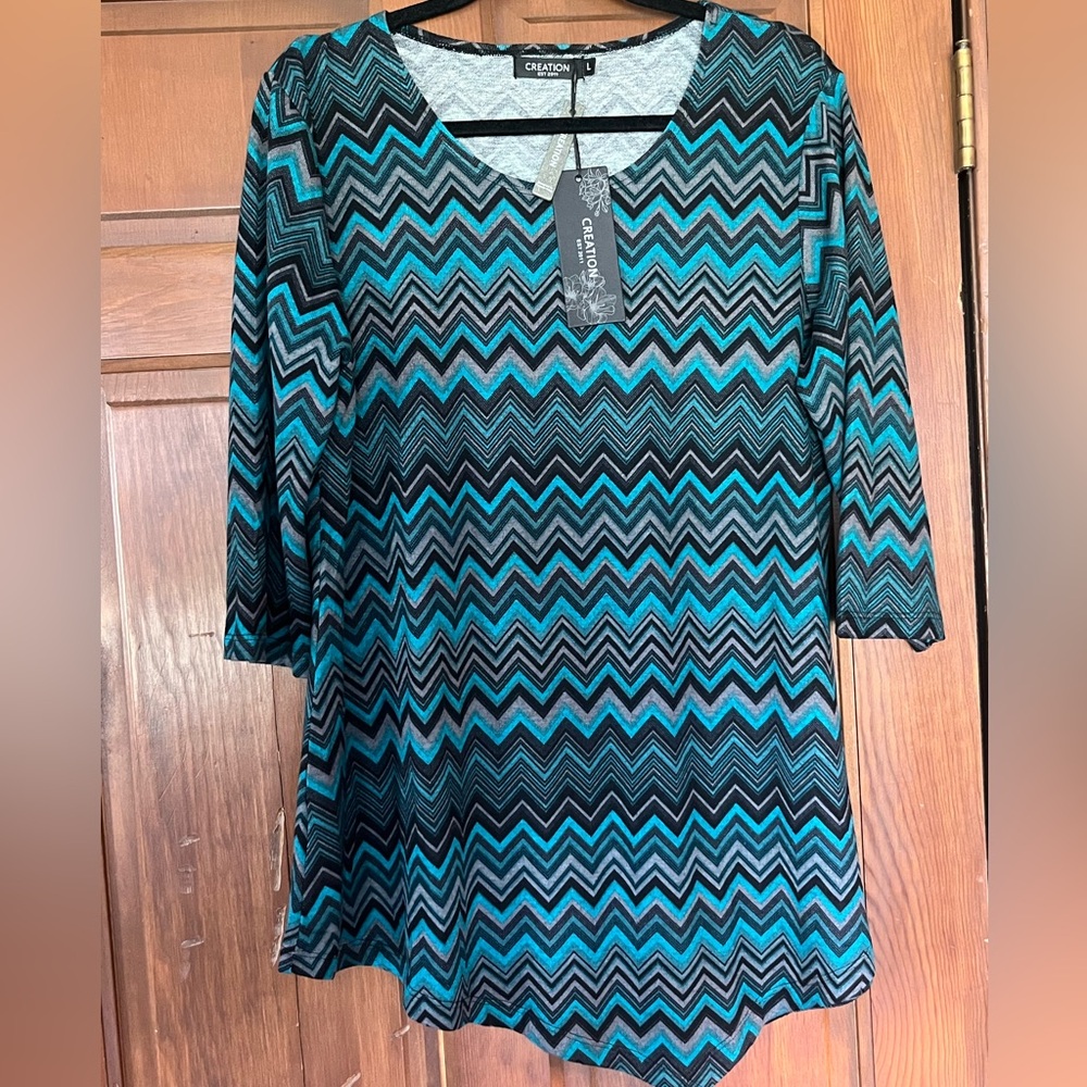 Chevron Patterned Tunic Top in Teal, Grey and Black. Size Large Brand New